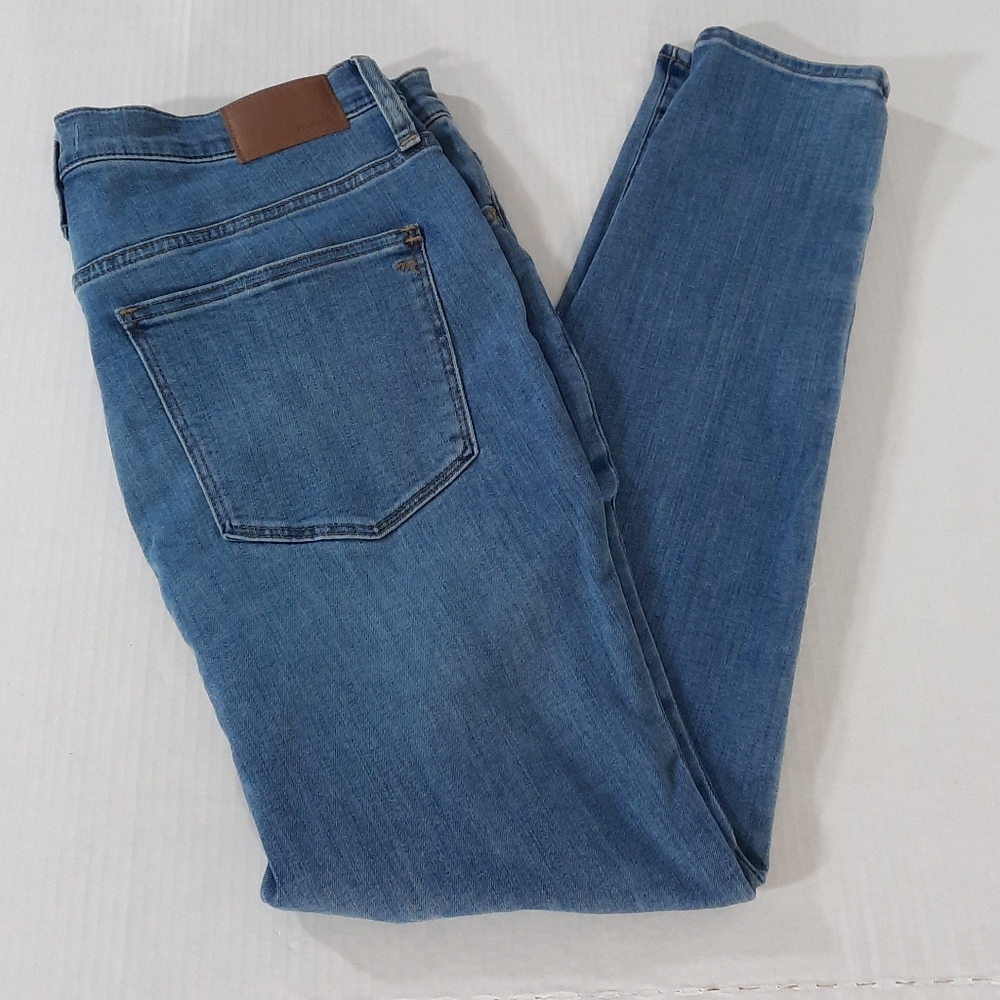 Madewell 9" Mid-Rise Roadtripper Authentic Jeans in Enfield Wash